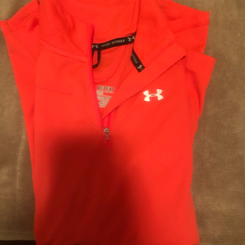 Under Armour running pull over